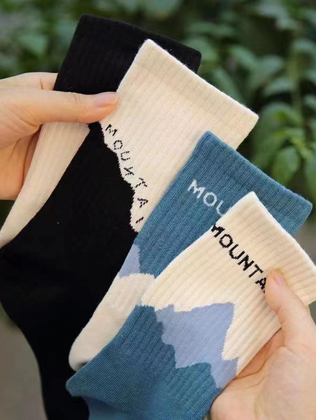 4 Pairs Letter Graphic Crew Socks