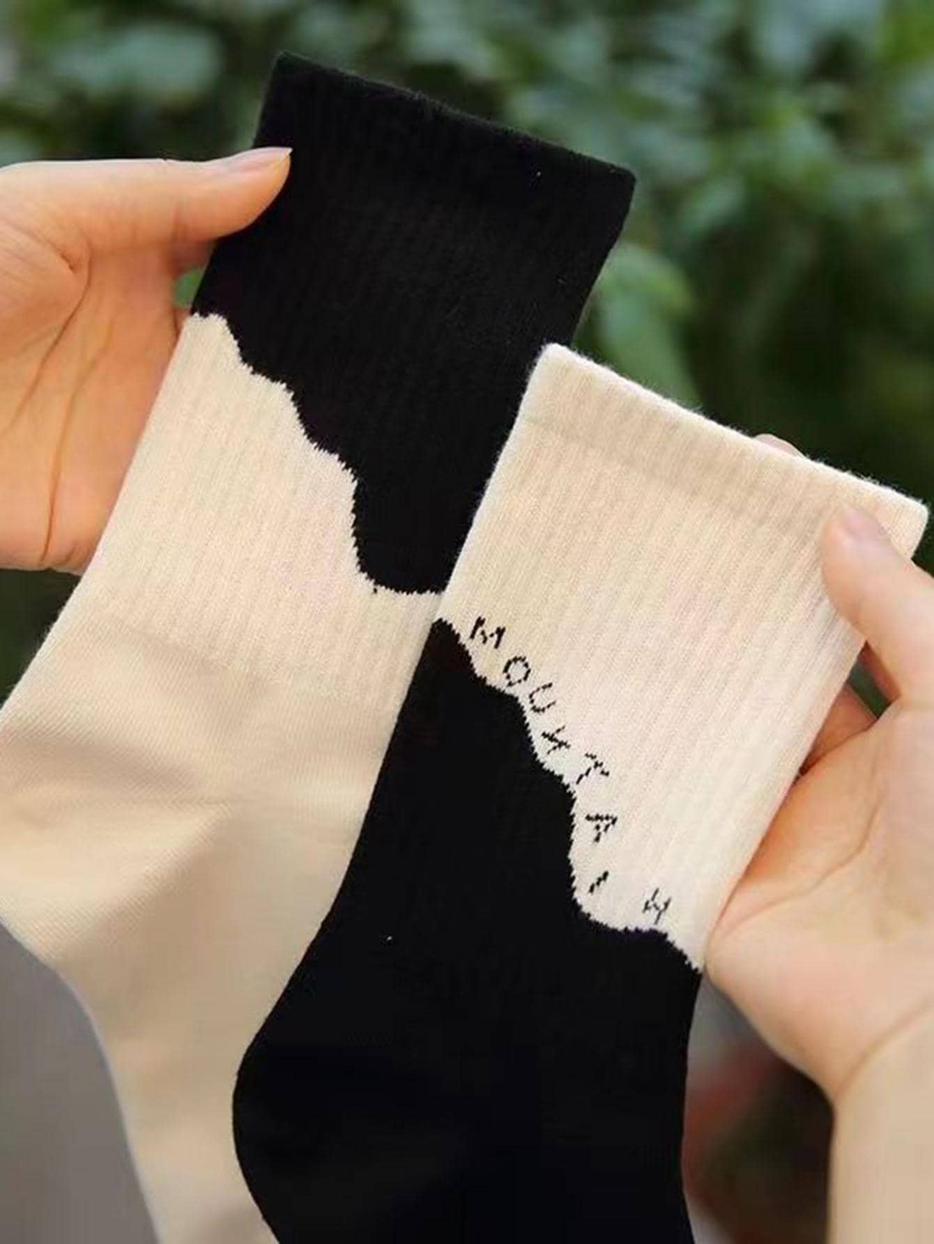 4 Pairs Letter Graphic Crew Socks