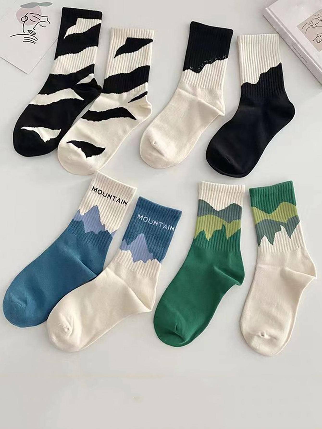 4 Pairs Letter Graphic Crew Socks