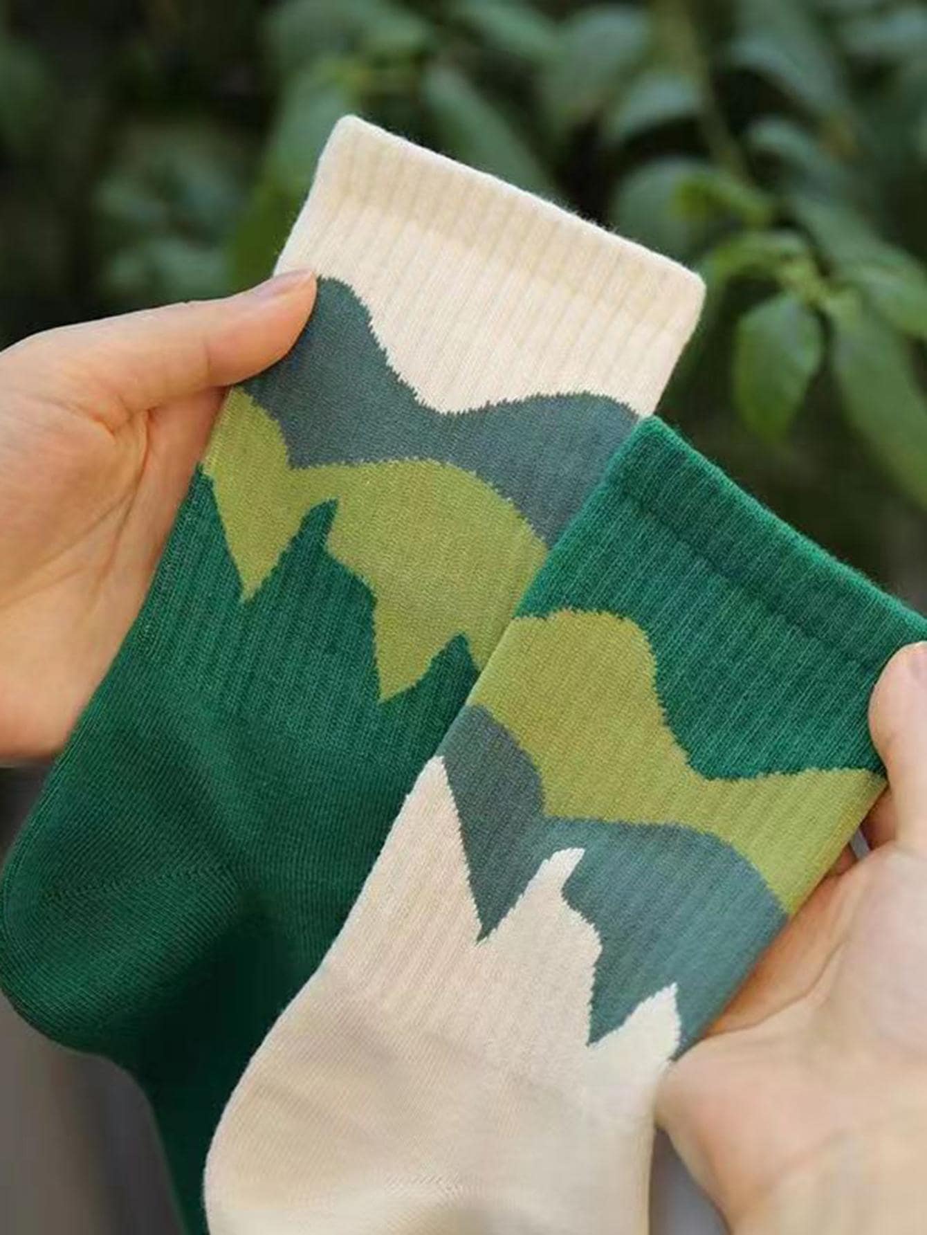 4 Pairs Letter Graphic Crew Socks