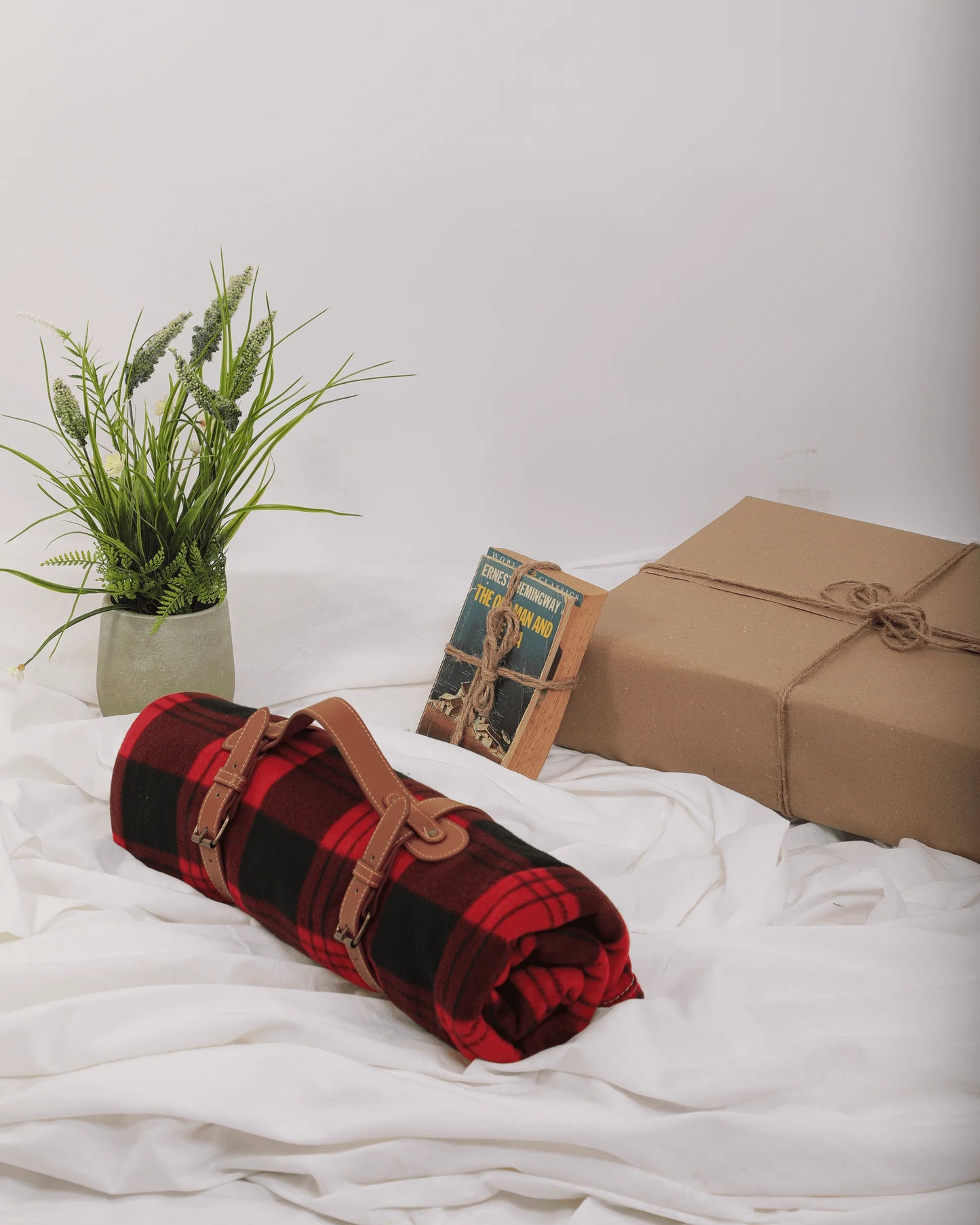 Cozy Fleece Blanket: Stylish Winter Wrap with Belt Tie