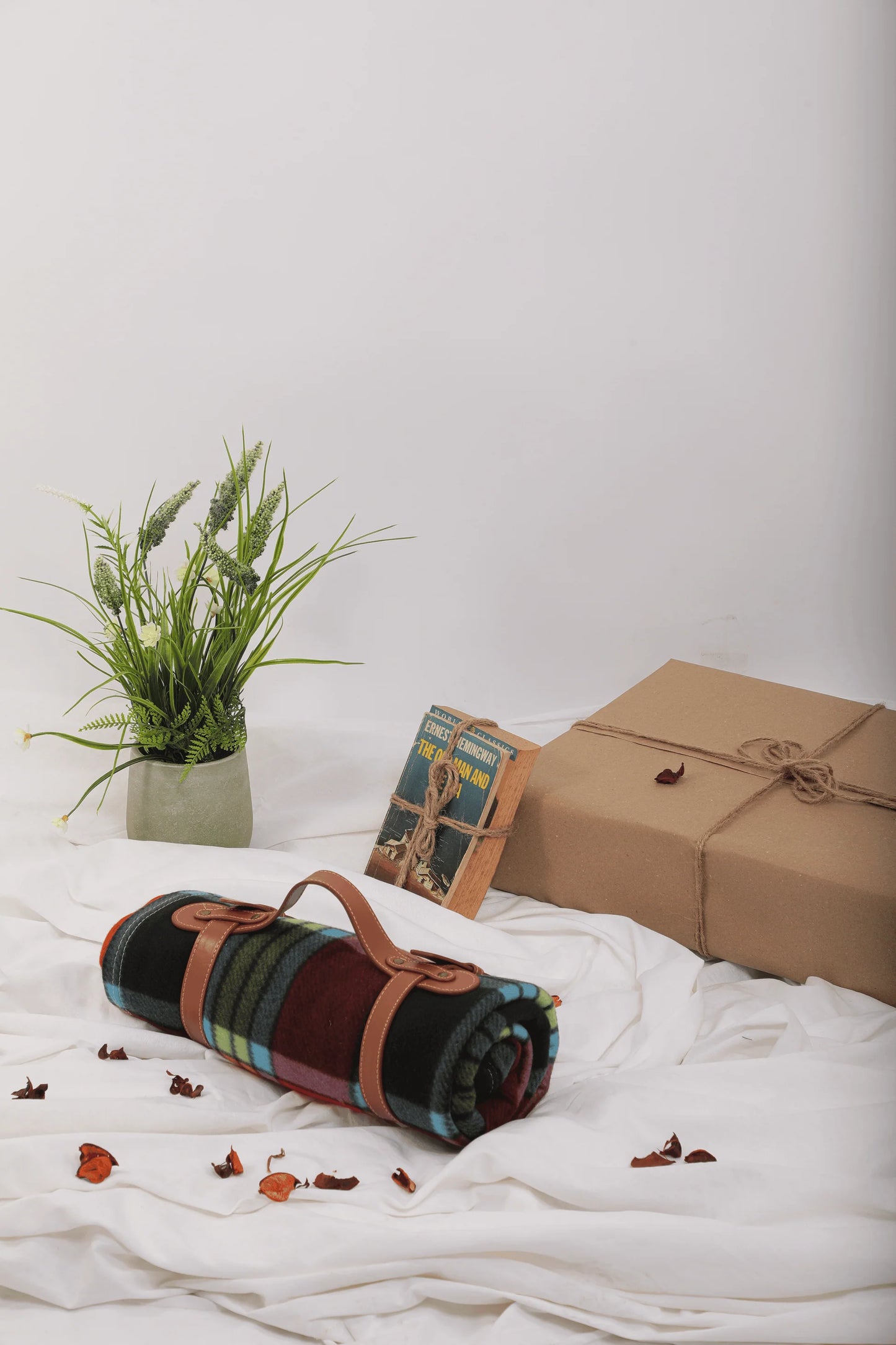 Cozy Fleece Blanket: Stylish Winter Wrap with Belt Tie
