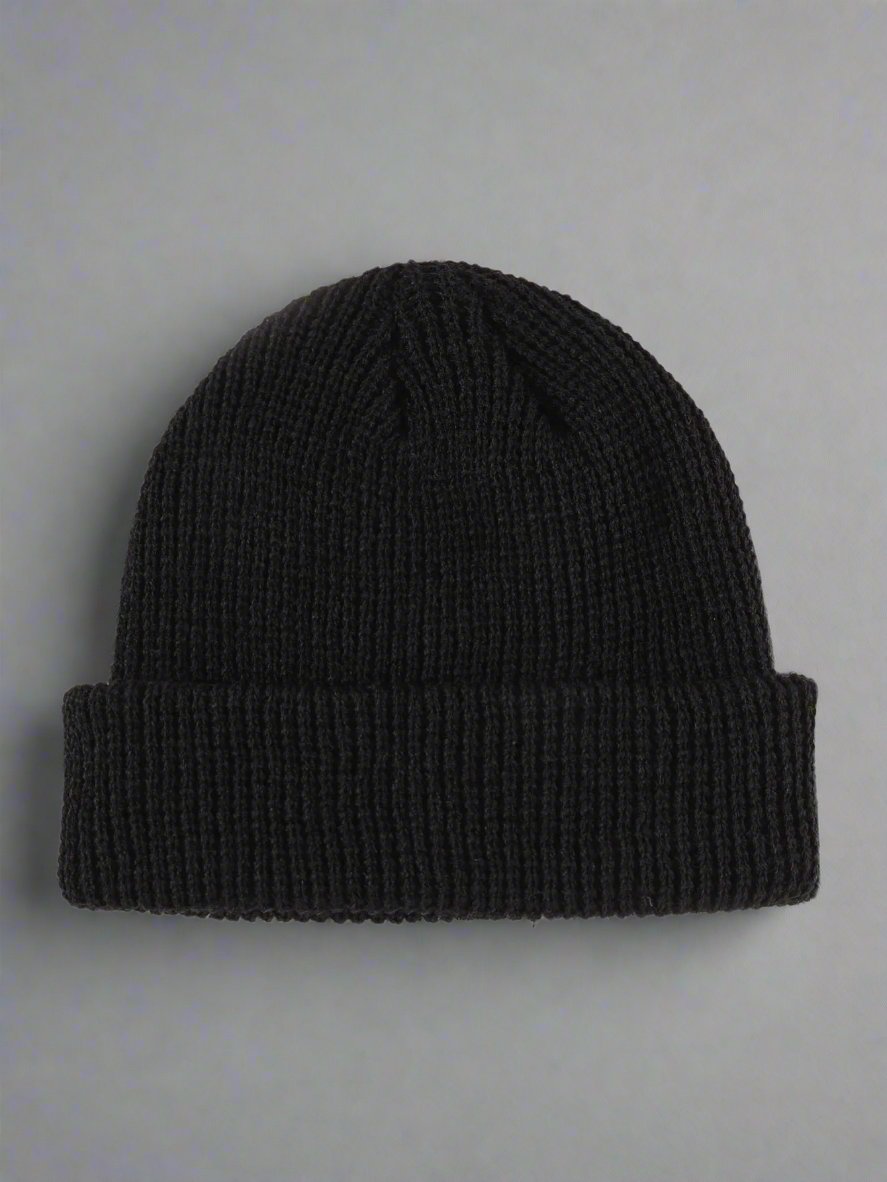 Classic Black California Beanie – Cozy Winter Style for Any Outfit