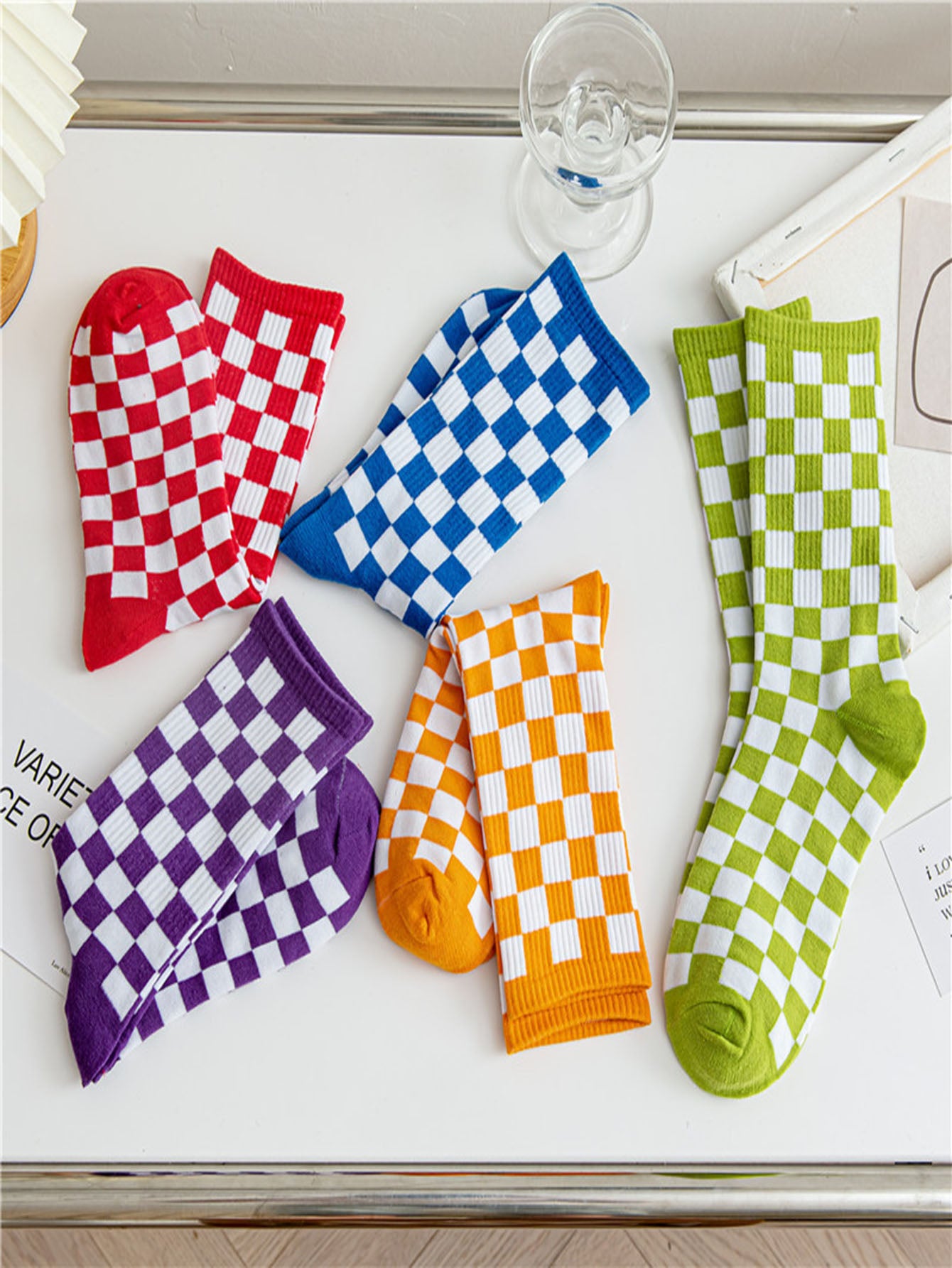 1 Pair Checkerboard Pattern Crew Socks – Bold and Comfortable