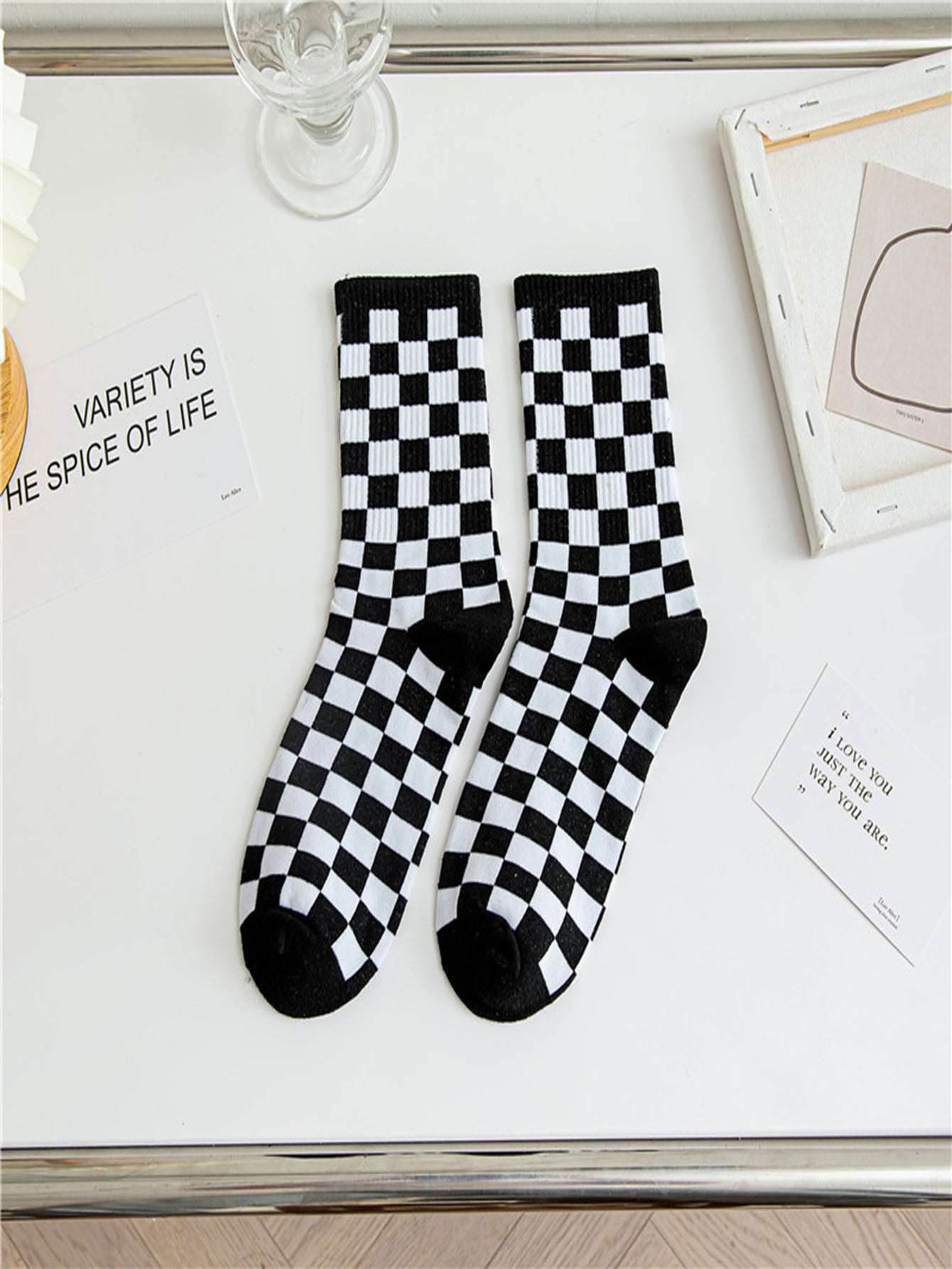 1 Pair Checkerboard Pattern Crew Socks – Bold and Comfortable