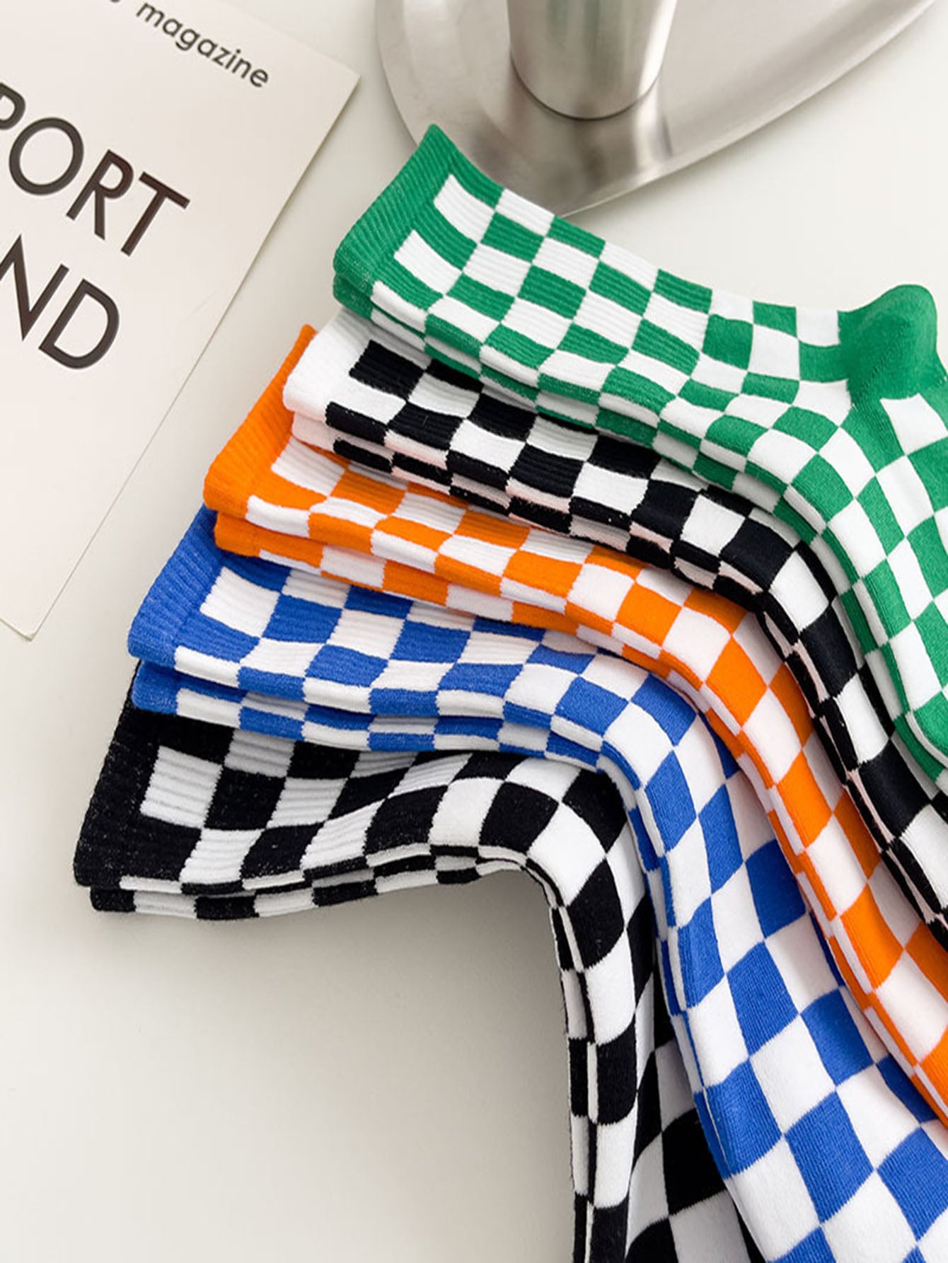1 Pair Checkerboard Pattern Crew Socks – Bold and Comfortable