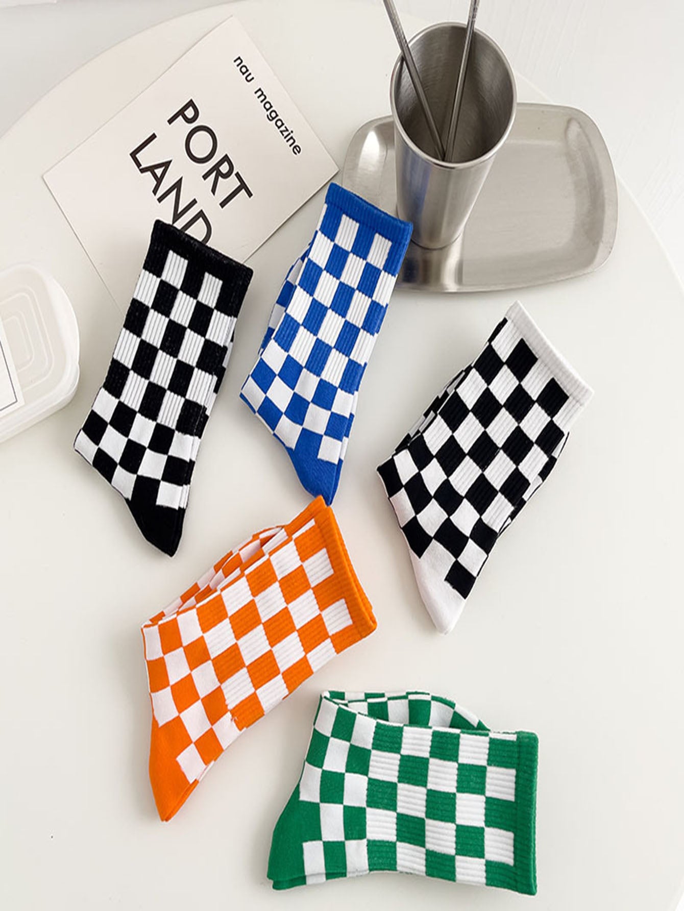 1 Pair Checkerboard Pattern Crew Socks – Bold and Comfortable