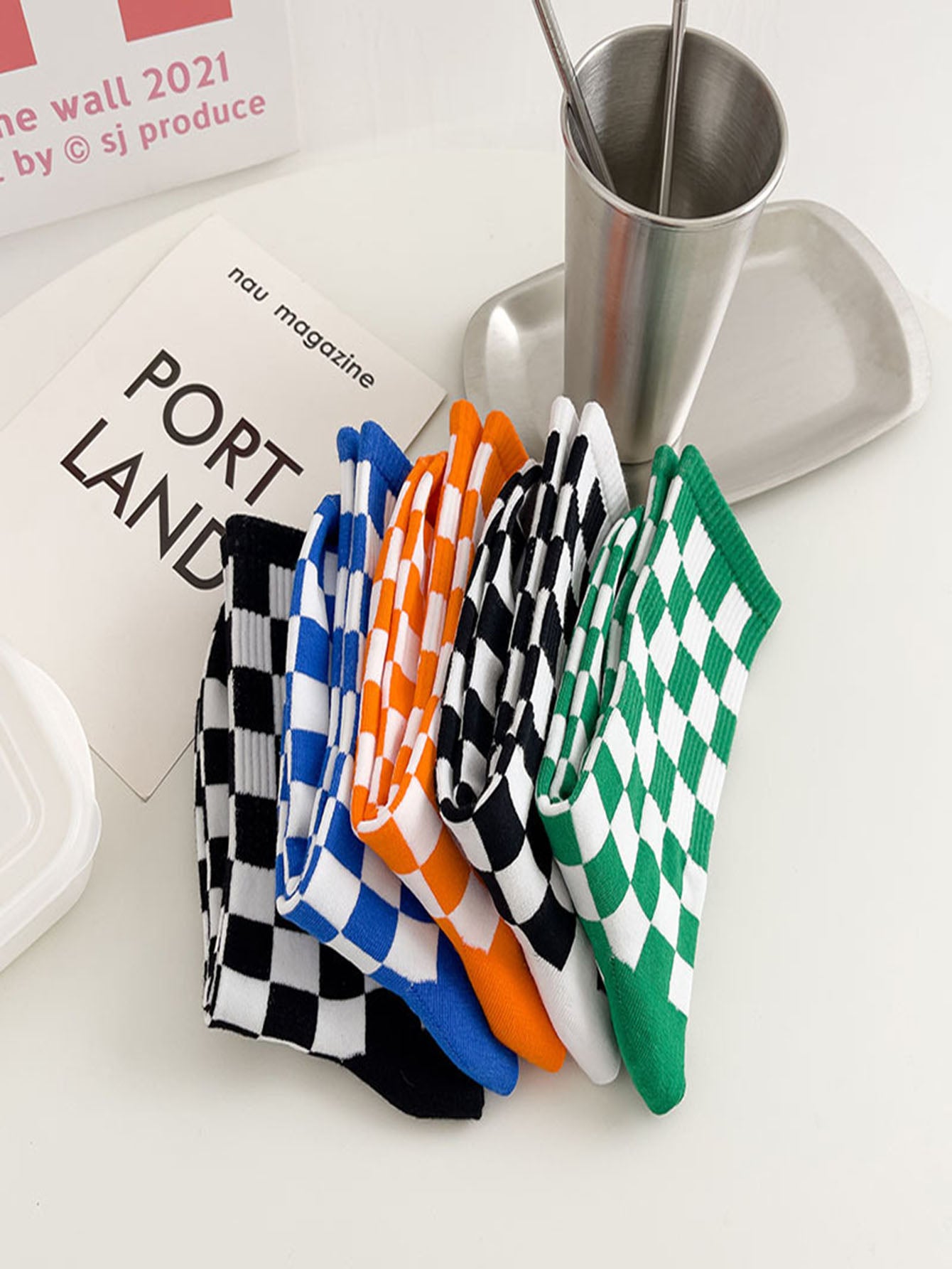 1 Pair Checkerboard Pattern Crew Socks – Bold and Comfortable