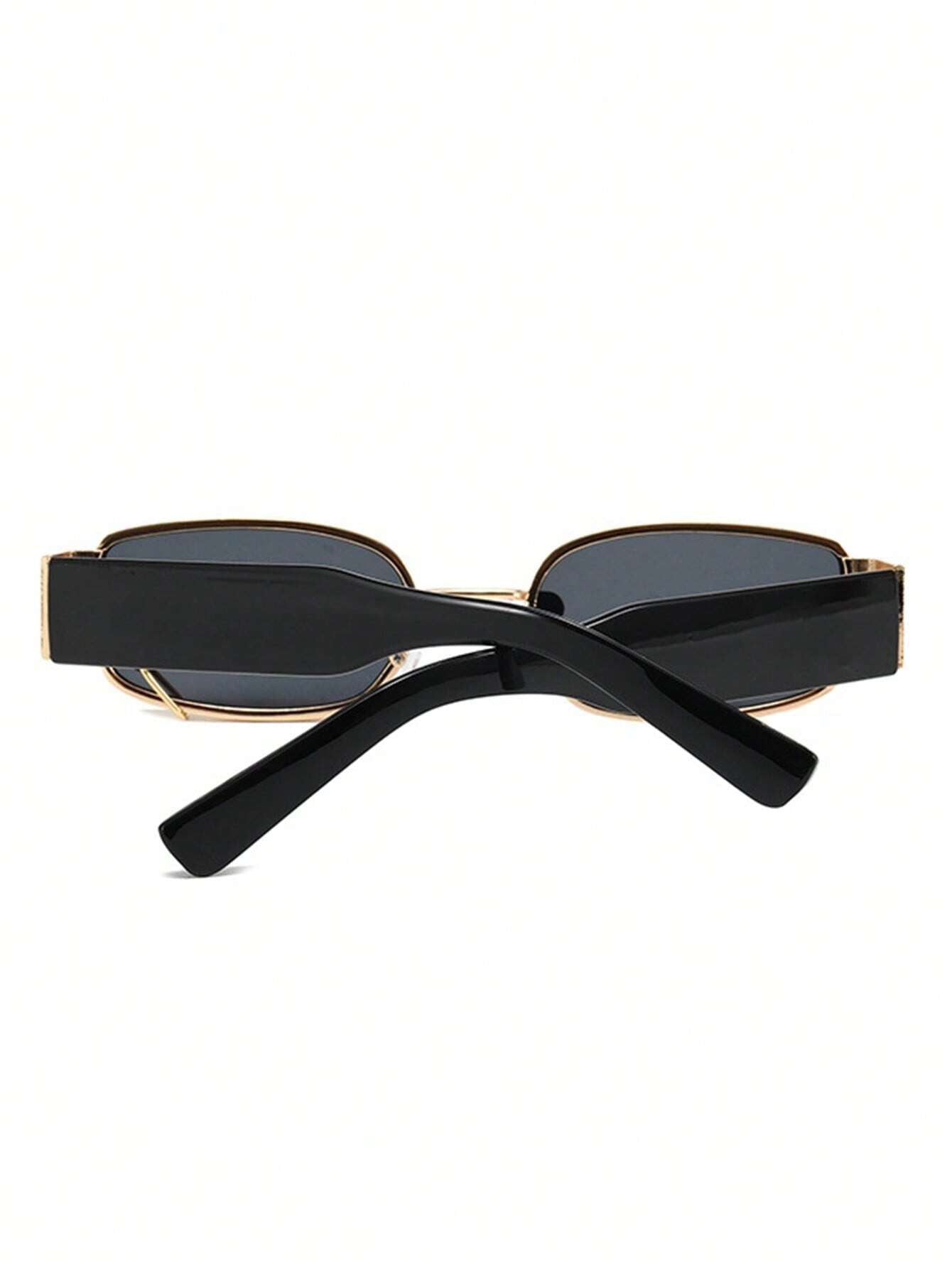 Fashionable Black Sungalsses