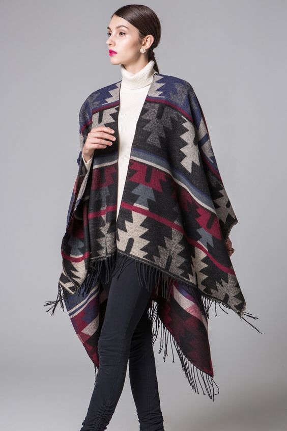 Aztec-Inspired Geometric Wool Poncho – Cozy & Stylish Wrap
